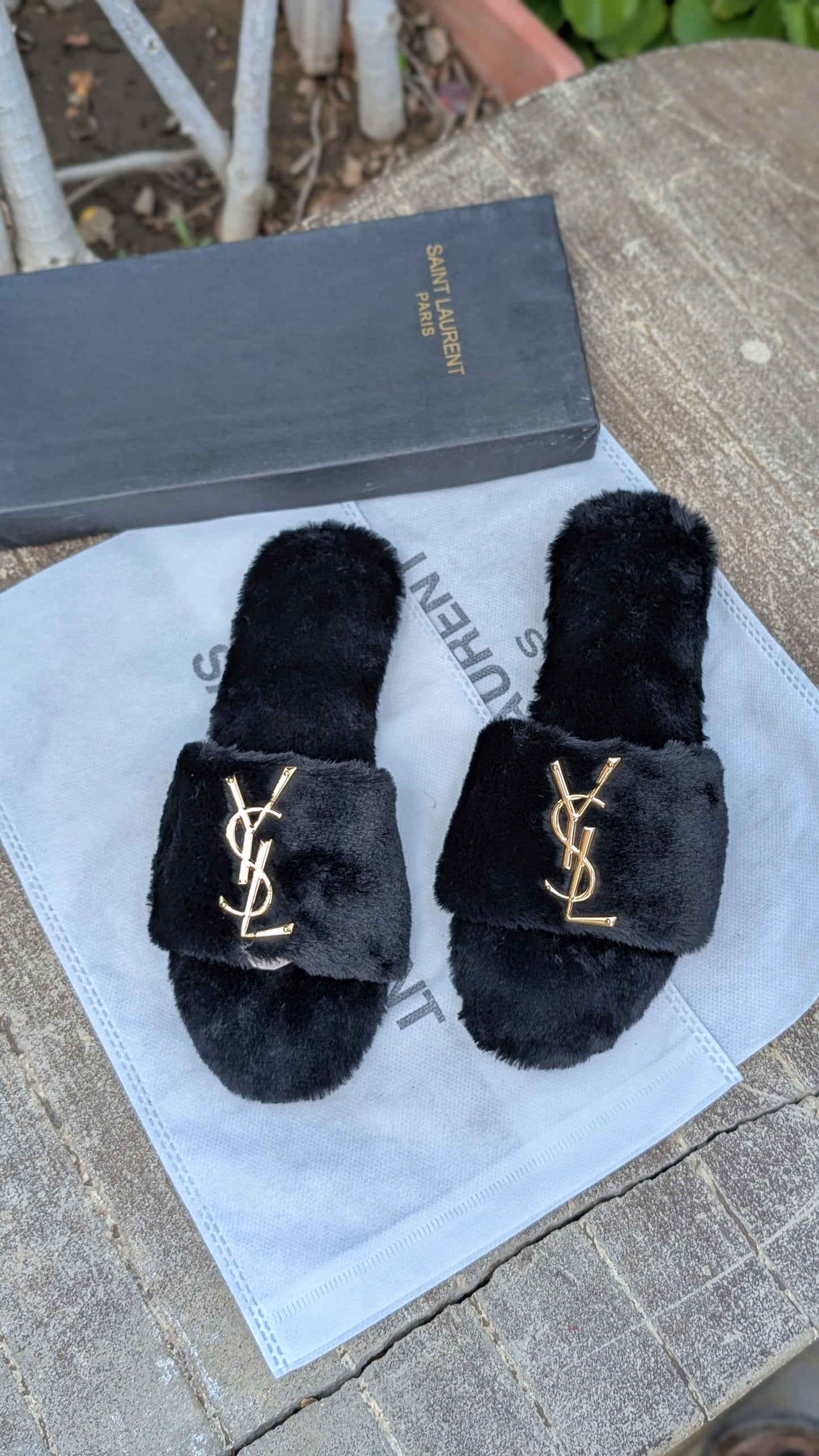 Luxury Fur Comfort Slides – Black Edition